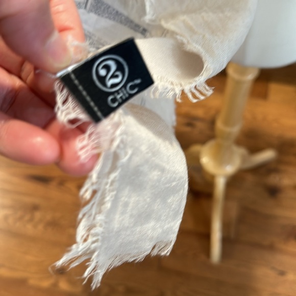 CHIC 2 PARIS THEME wrap up scarf - Picture 7 of 7